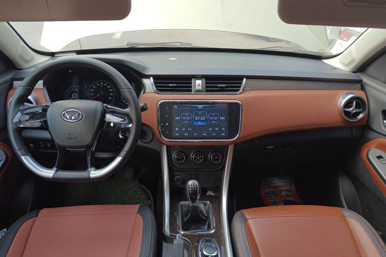 Used HYOSOW S3 2016 S3L 1.5L Manual Premium Edition Center Console