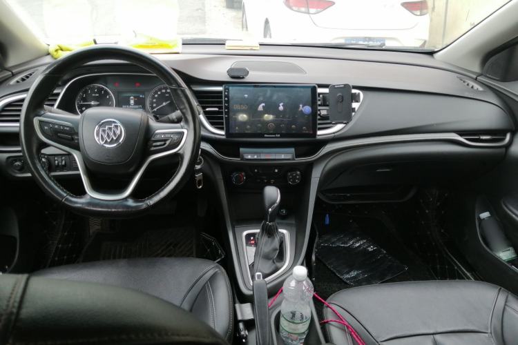 Used Buick GT 2018 18T Automatic Elite Model Center Console