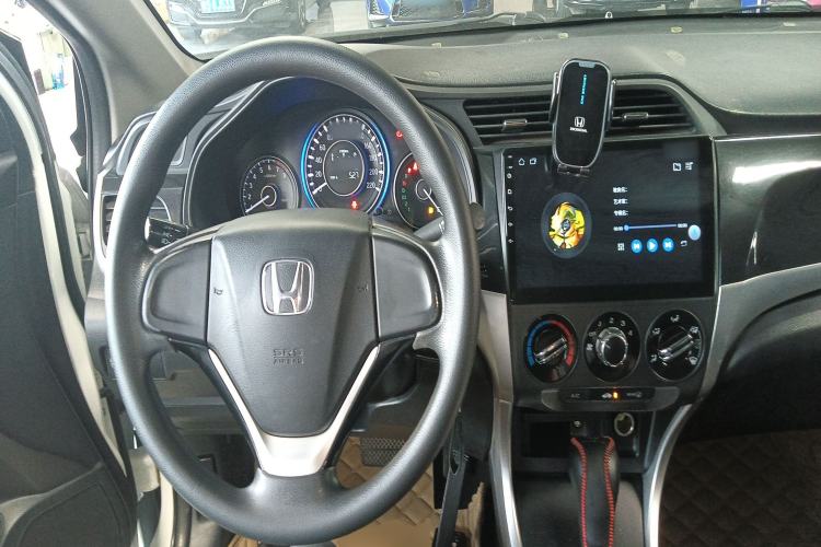 Used Honda Crider 2015 1.8L automatic comfort version
