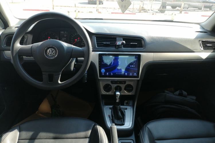 Used Volkswagen Lavida 2017 1.6L Automatic Comfort Edition Center Console