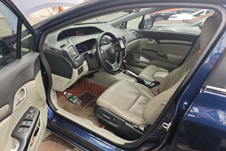 Used Honda Civic 2014 1.8L automatic luxury edition Driver Seat
