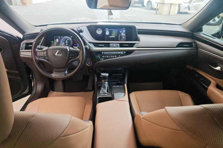 Used Lexus ES 2018 300h Premier Edition China V Standard
