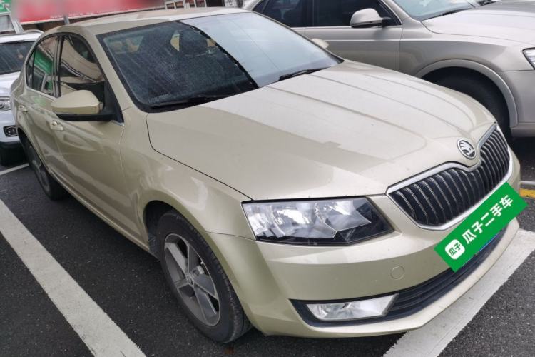 Used Skoda Octavia 2016 1.6L Automatic Chuanxing Edition Front Right 45 Deg