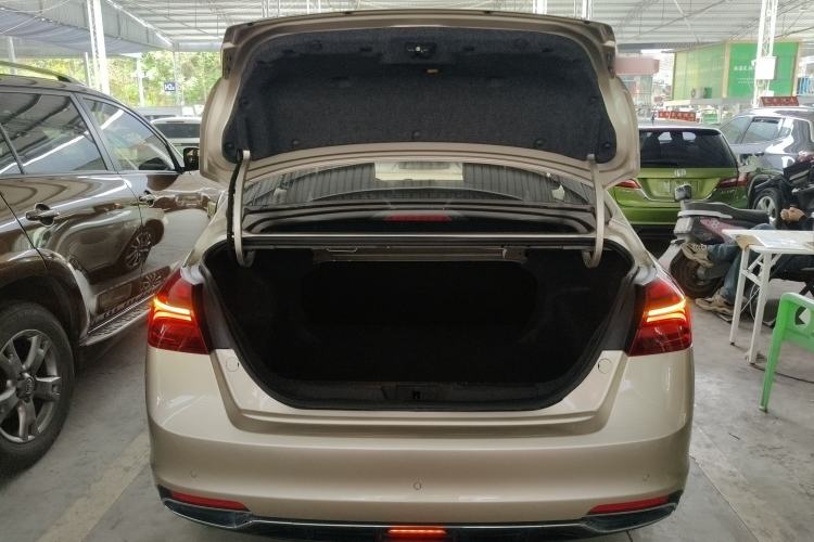Used Geely Auto Emgrand 2019 Leading Edition 1.5L CVT Upward-Connected Model China VI Standard Trunk