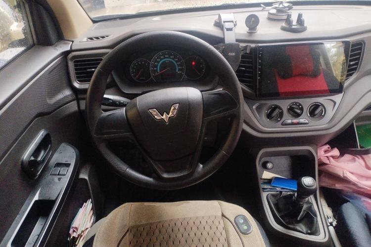 Used Wuling Hongguang V 2019 1.5L Enjoyment Version China VI LAR
