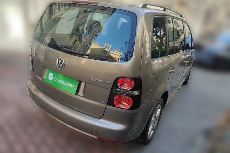 Used Volkswagen Touran 2015 1.4T DSG Comfort Edition 5 Seats Rear Right 45 Deg