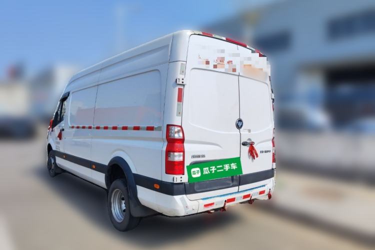 Used Foton Toano 2023 2.5T Manual Jixiang Van Extended Wheelbase Mid-Roof Design with Rear Dual Tires 3-Seater