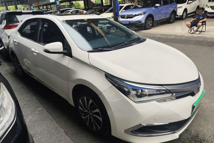 Used Toyota Corolla 2016 Dual-Engine 1.8L E-CVT Elite Edition Front Right 45 Deg