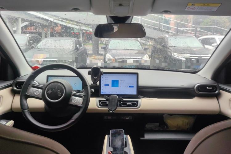 Used Wuling Bingo PLUS 2024 330 km Range Five-Seater Version Center Console