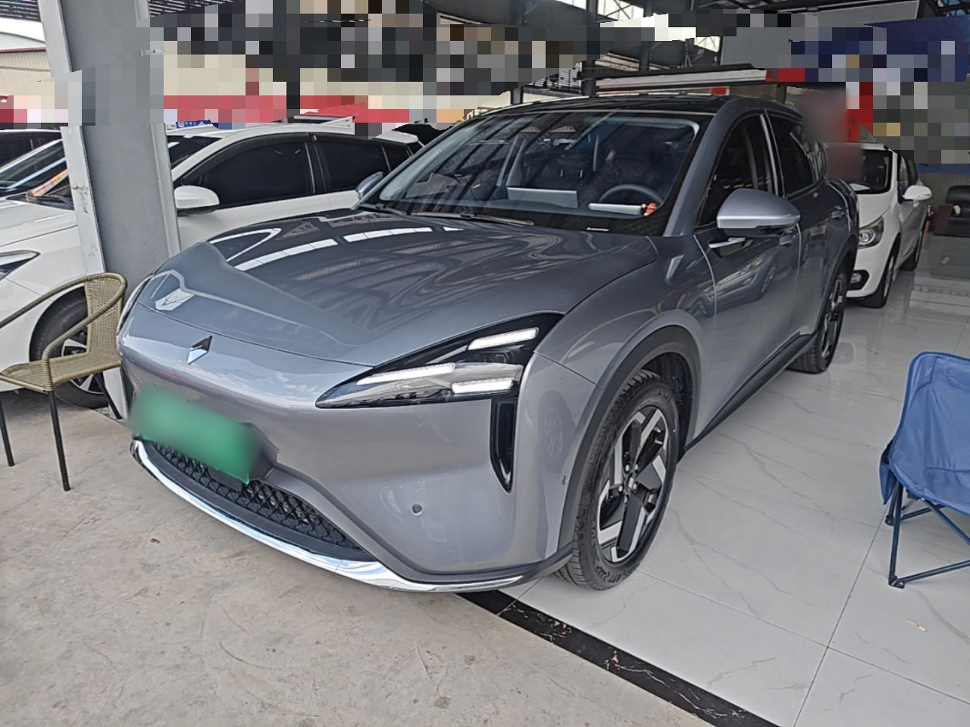 Под передней частью автомобиля
