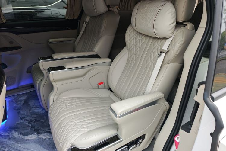 Used Buick GL8 2023 ES Lu Zun Comfort Model Left Rear Seat