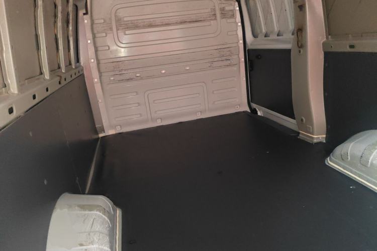 Used Wuling Yangguang 2024 300km Comfort Version with Sealed Windows 60kW Left Rear Seat