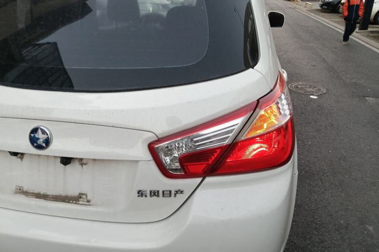 Used Venucia R50 2014 1.6L Manual Splendid Edition
