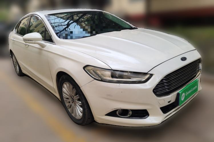 Used Ford Mondeo 2013 2.0L GTDi 200 Luxury Model Front Right 45 Deg