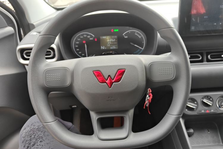 Used Wuling Hongguang New Energy 2024 All-Electric Model 300KM Standard Version Steering Wheel