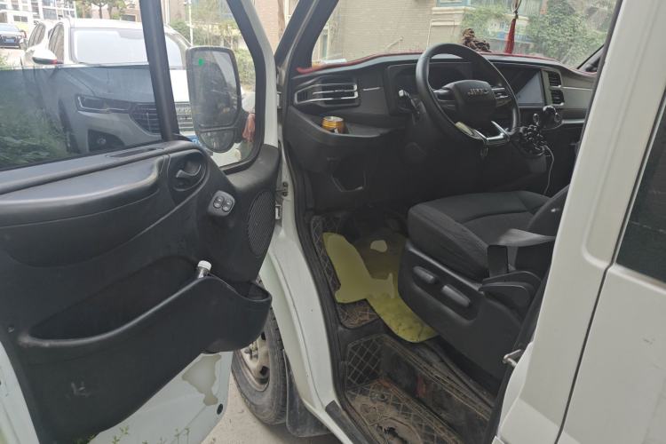 Used JMC Fushun 2022 2.0T Manual Multi-Function Passenger Vehicle Mid-Range High Roof 6-7 Seats Driver Seat