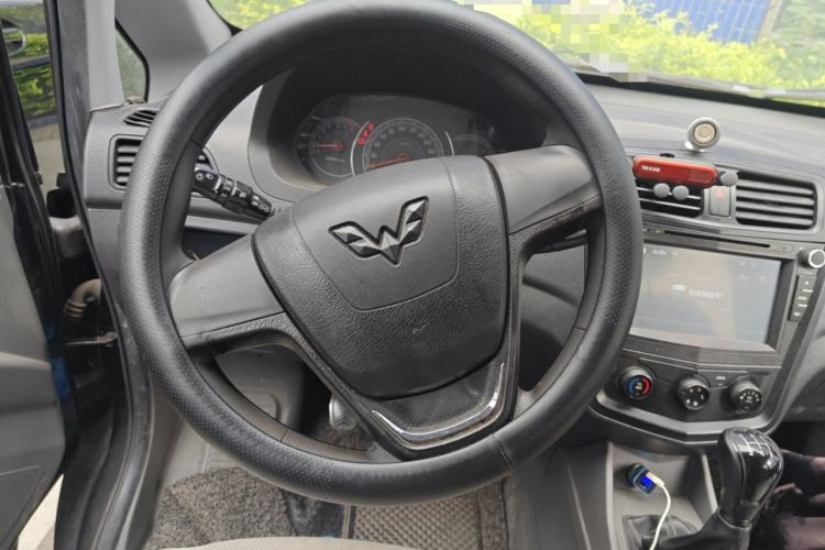 Used Wuling Zhengcheng 2015 1.8L Comfort Model LJ479QE2 Steering Wheel