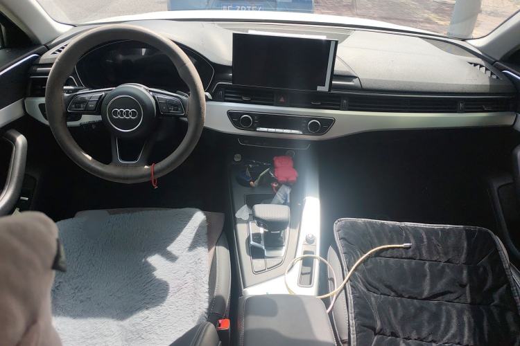 Used Audi A4L 2022 40 TFSI Fashion Dynamic Model Center Console