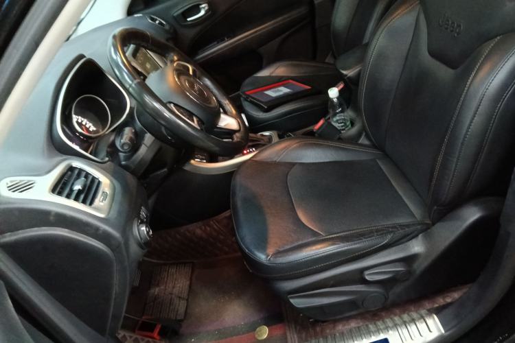 Used Jeep Compass 2017 200T Automatic Family Edition
