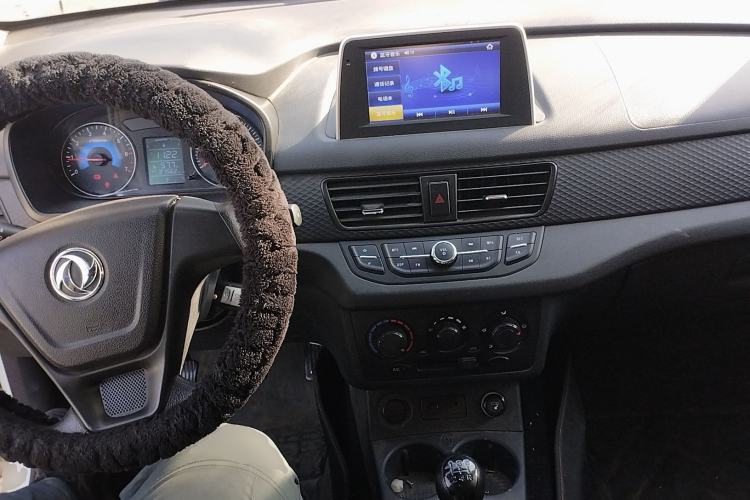 Used Dongfeng Fengon 330 2019 1.5L 330S Manual Luxury Van China VI Standard Center Console