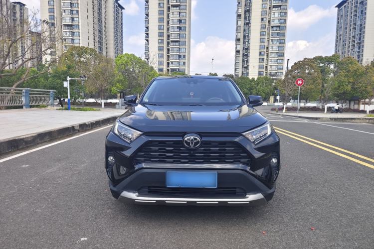 Used Toyota RAV4 2022 2.0L CVT 4x4 Fashion Edition
