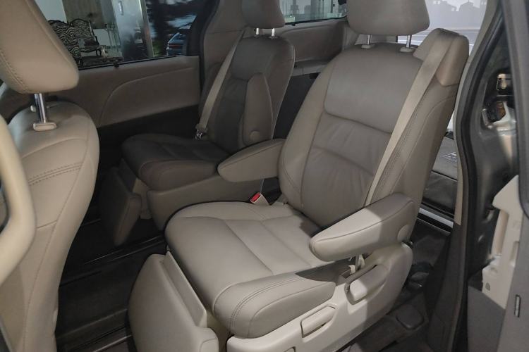 Used Toyota Sienna 2016 3.5L Two-Wheel Drive 7-Seater Parallel Import
