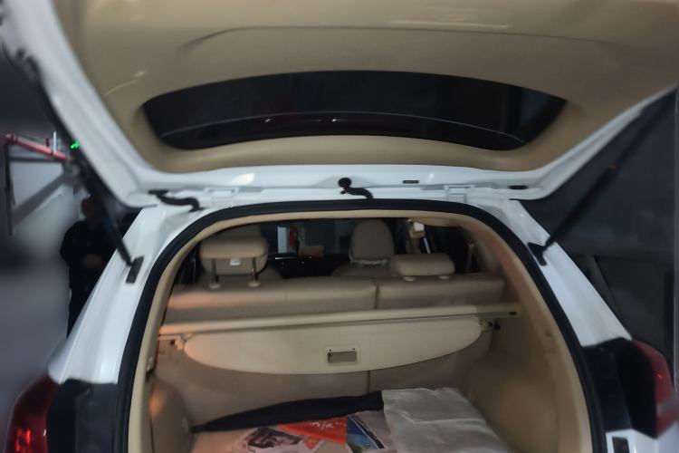 Used Haval H2 2016 Red Label 1.5T Manual Two-Wheel Drive Elite Model Trunk