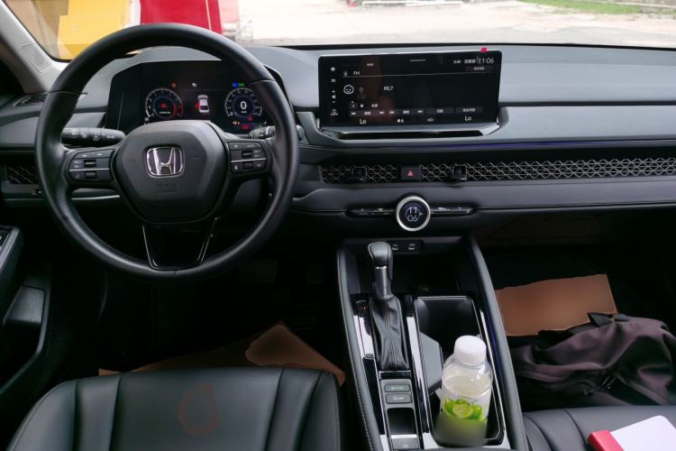 Used Honda Accord 2025 260TURBO Luxury Edition Center Console