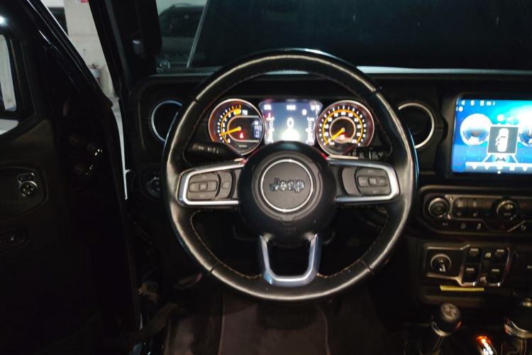 Used Jeep Wrangler 2019 2.0T Sahara Four-Door Version China VI Emission Standard
