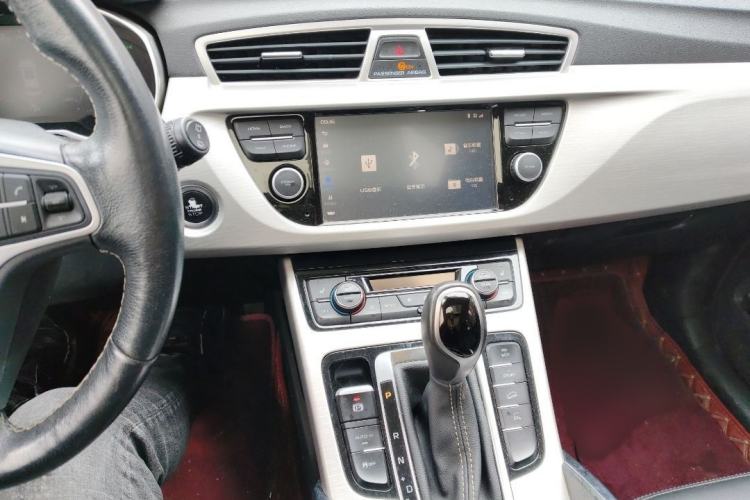 Used Geely Auto Emgrand X7 Sport 2018 1.8TD Automatic Two-Wheel Drive Smart Connect 4G Internet Edition Interior 3