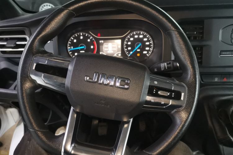 Used JMC Fushun 2022 2.0T Manual Multi-Function Passenger Vehicle Short Wheelbase Low Roof 6-Seater