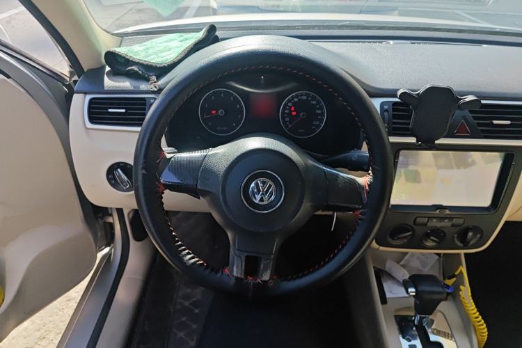 Used Volkswagen Bora 2011 1.6L Automatic Fashion Edition Steering Wheel