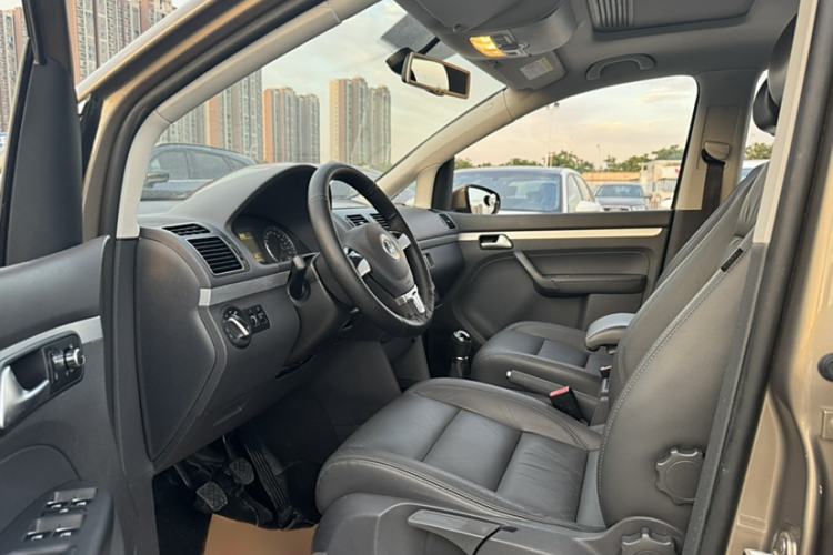 Used Volkswagen Touran 2015 1.4T Manual Comfort Edition 5-Seater
