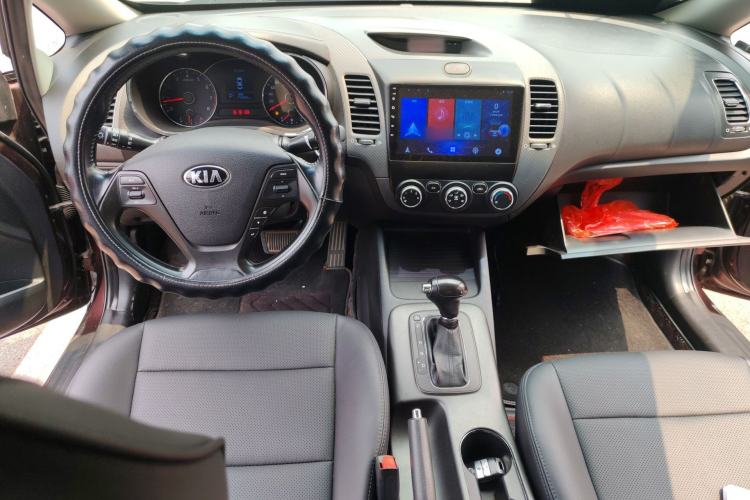 Used Kia K3 2013 1.6L Automatic GLS Center Console