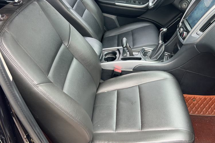 Used JMC Yusheng S350 2013 2.4T Manual Two-Wheel Drive Diesel Ultra-Luxury 5-Seater
