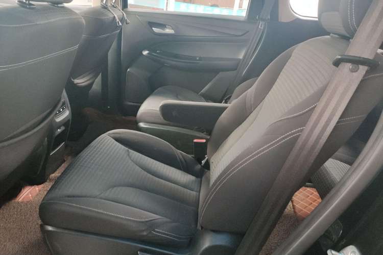 Used Baojun 730 2019 1.5T Manual Fashion Model 7-seater National V