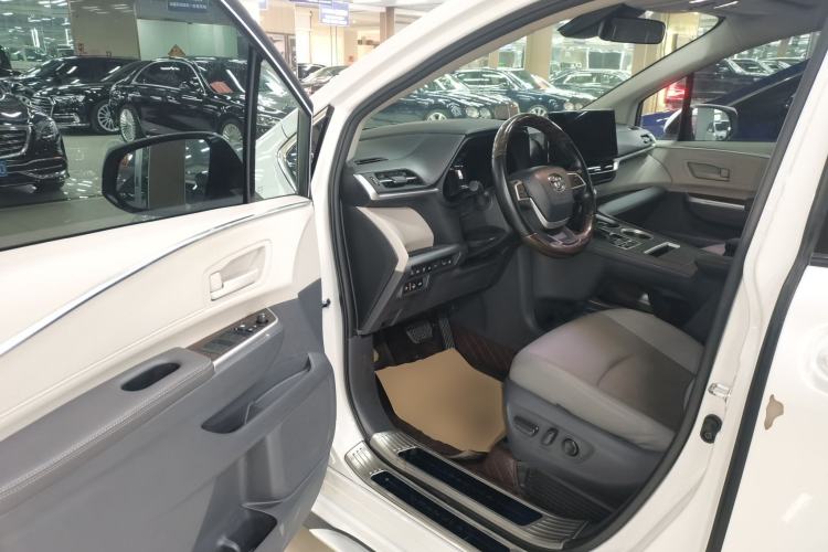 Used Toyota Granvia 2023 2.5L Hybrid Comfort Edition