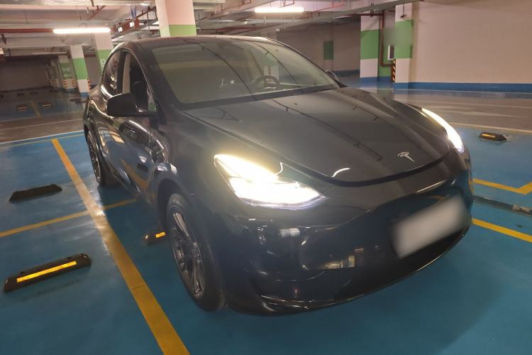 Used Tesla Model Y 2023 Rear-Wheel-Drive Version Front Right 45 Deg