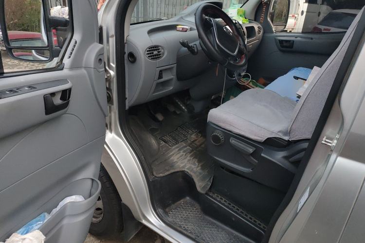 Used SAIC MAXUS Xintu V80 2021 2.0T Manual Classic Aoyuntong Short Wheelbase Mid-Roof 5/6-Seater
