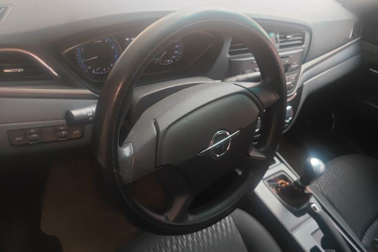 Used Haima M6 2017 1.6L Manual Comfort Model Center Console