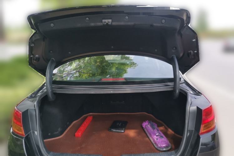 Used Kia K5 2015 2.0L Automatic LUX Trunk