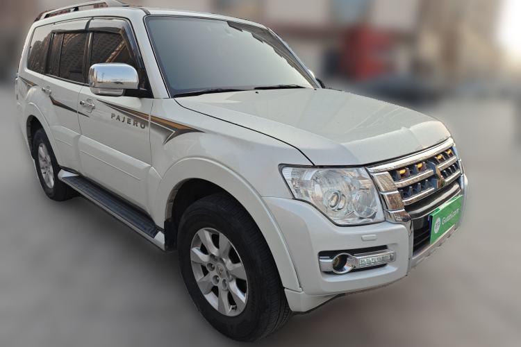 Used Mitsubishi Pajero 2014 3.0L Elite Edition Front Right 45 Deg
