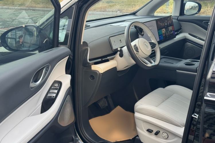 Used VOYAH Dream 2025 EV Four-Wheel Drive Prestige Kunpeng Edition