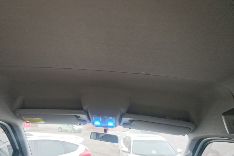 Used SAIC MAXUS Xintu V80 2024 Aotong Value Edition 6AMT Short Wheelbase Mid-Roof Model 127 Ps 5/6 Seats