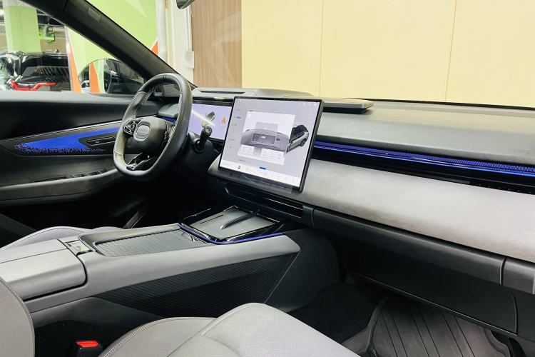 Used Lynk & Co 08 EM-P 2023 220km All-Wheel-Drive Performance Halo
