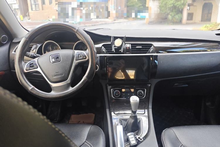 Used Zotye T600 2015 Family Edition 2.0T Manual Elite Version
