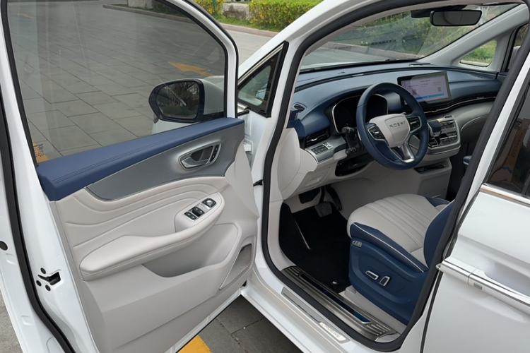 Used Roewe iMAX8 2021 400TGI Supreme Series Ultimate Edition
