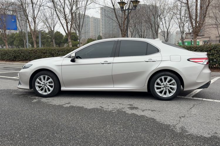 Used Toyota Camry 2021 2.0G Luxury Edition
