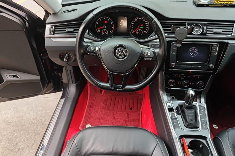 Used Volkswagen Passat 2017 330TSI DSG Luxury Edition Steering Wheel