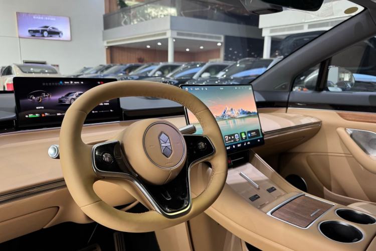 Used Hima Luxeed R7 2026 Model Range-Extending Max+ Interior 3